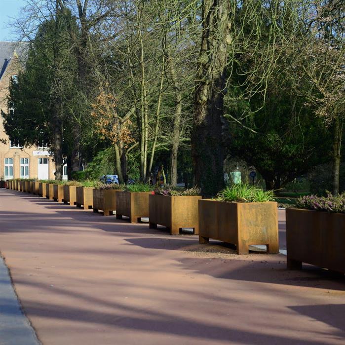 Plantenbak cortenstaal op poten 120x40x80cm-1